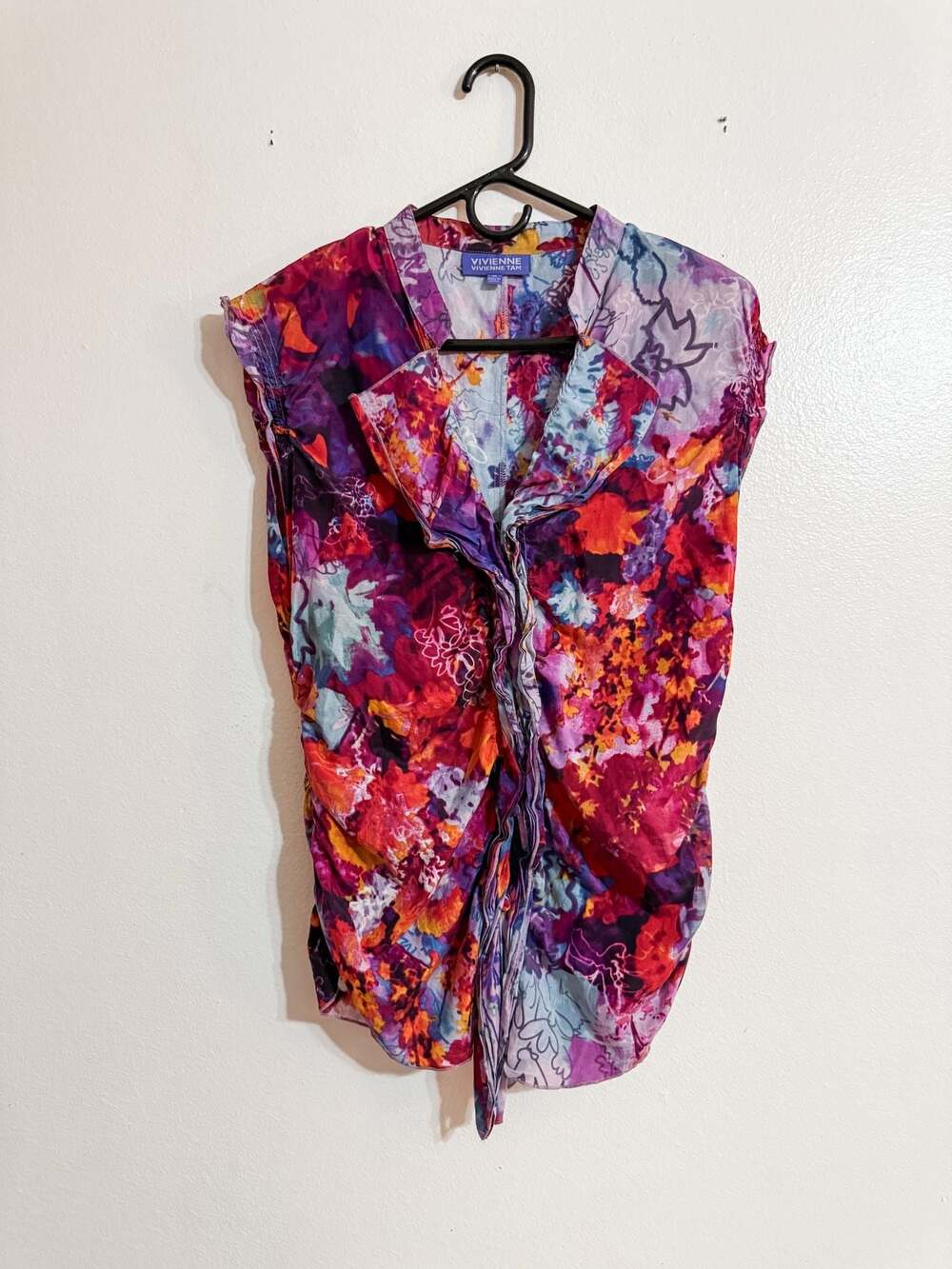 VTG Vivienne Tam Sleeveless Ruffle Front Floral Abstract Silk Blouse y2k